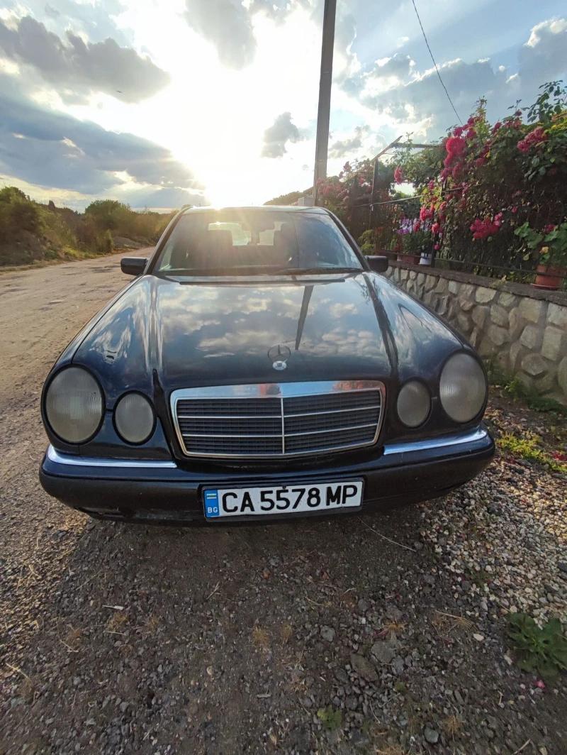 Mercedes-Benz E 200 Елегант, снимка 8 - Автомобили и джипове - 52206922