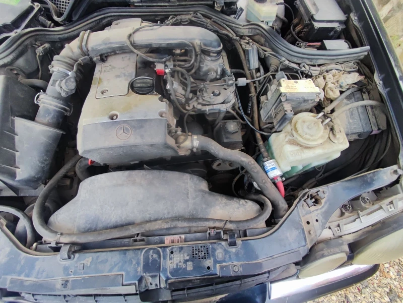 Mercedes-Benz E 200 Елегант, снимка 4 - Автомобили и джипове - 52206922