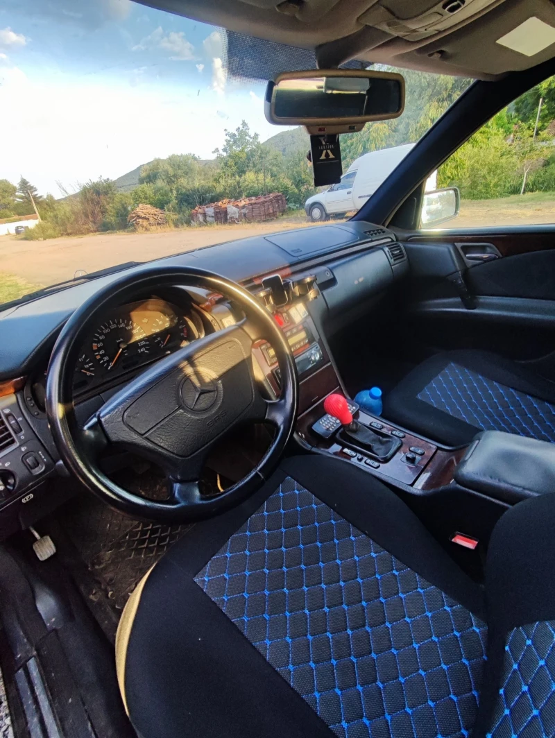 Mercedes-Benz E 200 Елегант, снимка 6 - Автомобили и джипове - 52206922