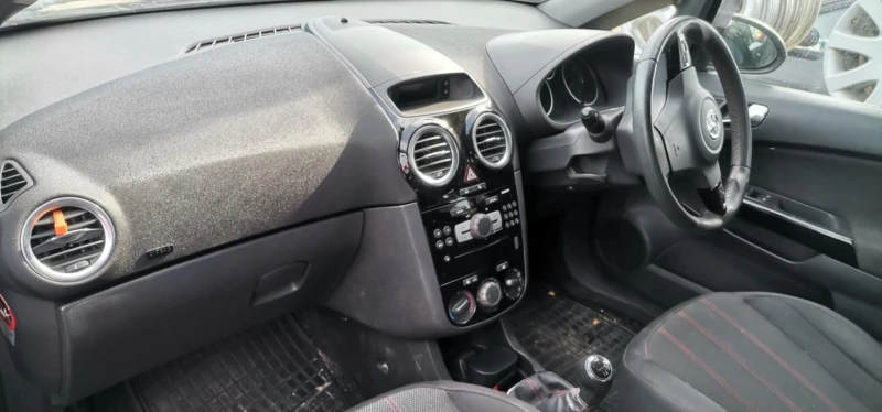 Opel Corsa 1.4, снимка 5 - Автомобили и джипове - 51373230