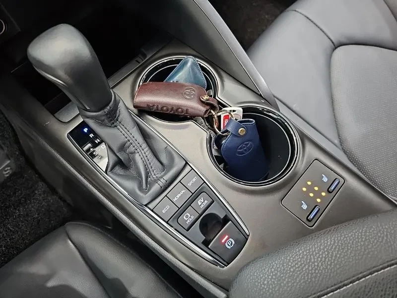 Toyota Camry 2.5 XSE HYBRID, снимка 9 - Автомобили и джипове - 55047727