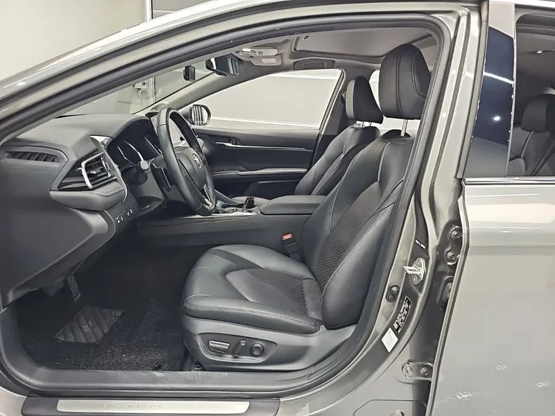 Toyota Camry 2.5 XSE HYBRID, снимка 10 - Автомобили и джипове - 55047727