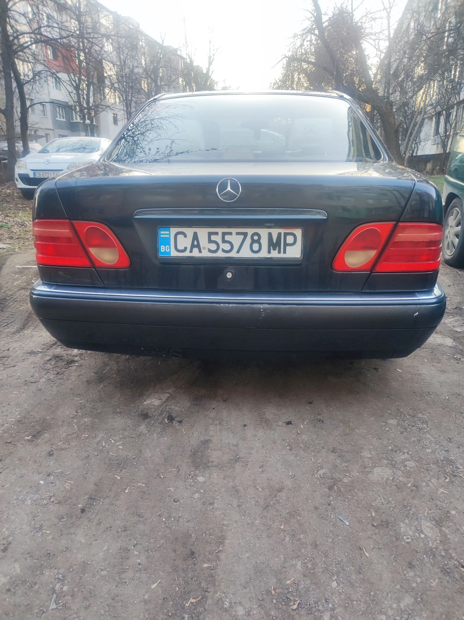 Mercedes-Benz E 200 Елегант, снимка 1