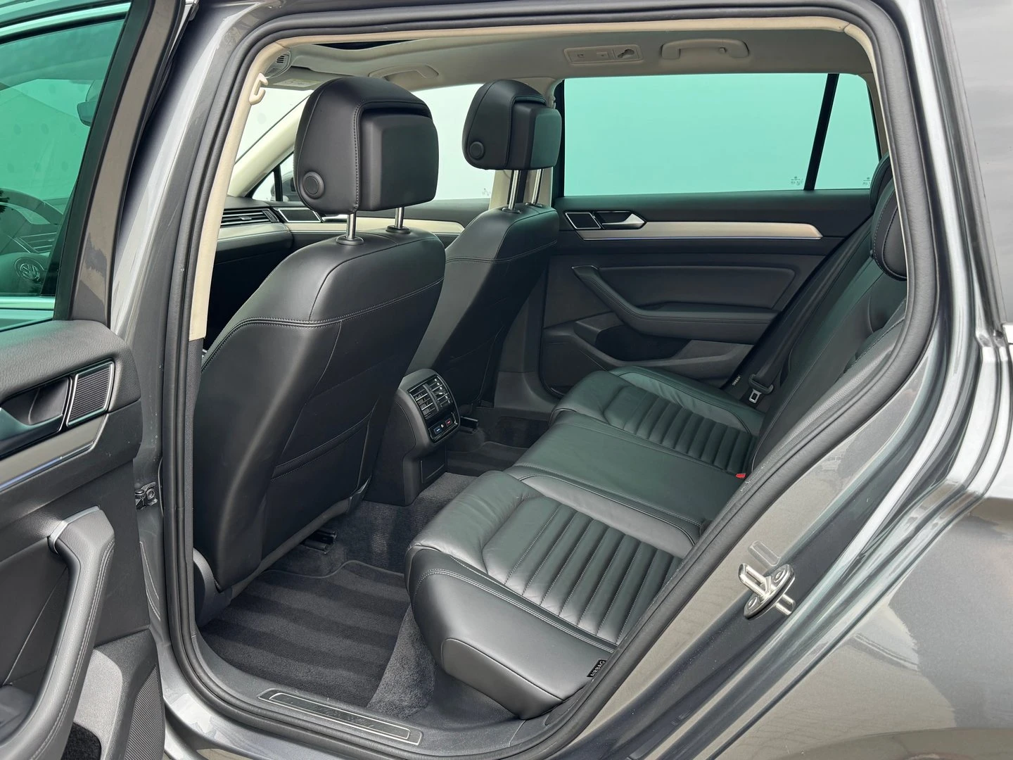 VW Passat VW Passat Var. SS HL 2.0TDI SCR BMT 4MOTION - изображение 9