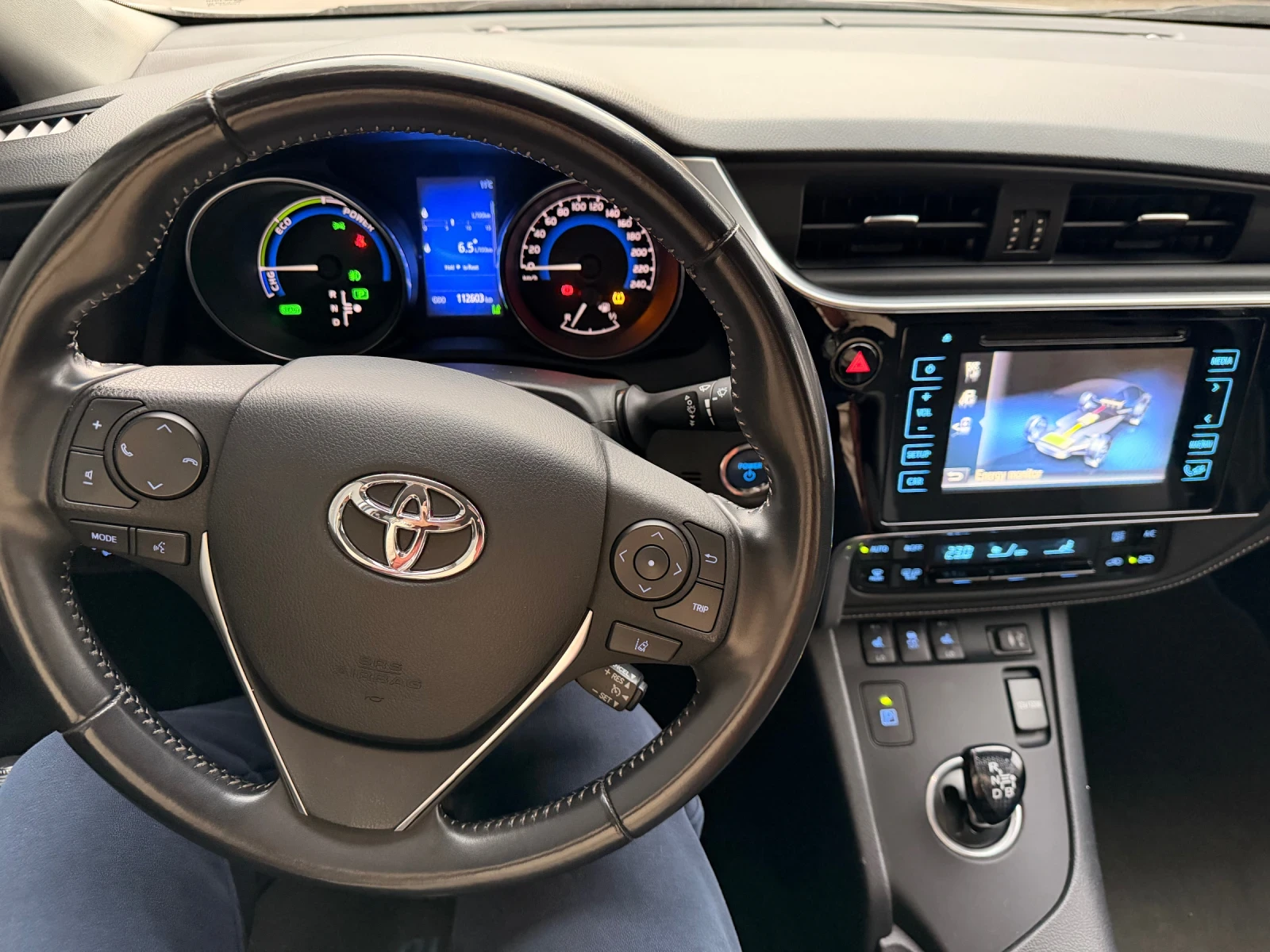 Toyota Auris Sport Touring, снимка 6 - Автомобили и джипове - 53725813