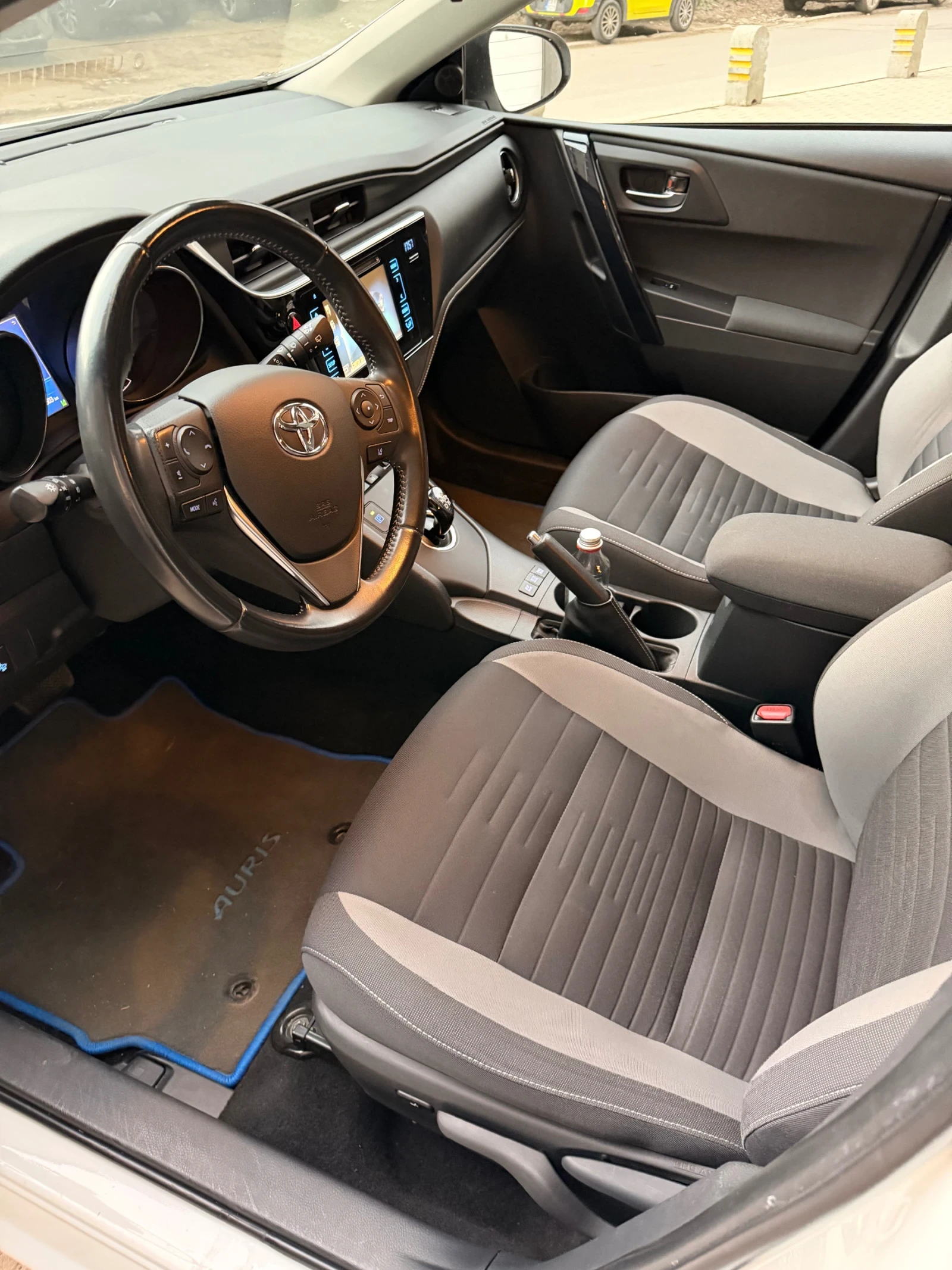 Toyota Auris Sport Touring, снимка 9 - Автомобили и джипове - 53725813