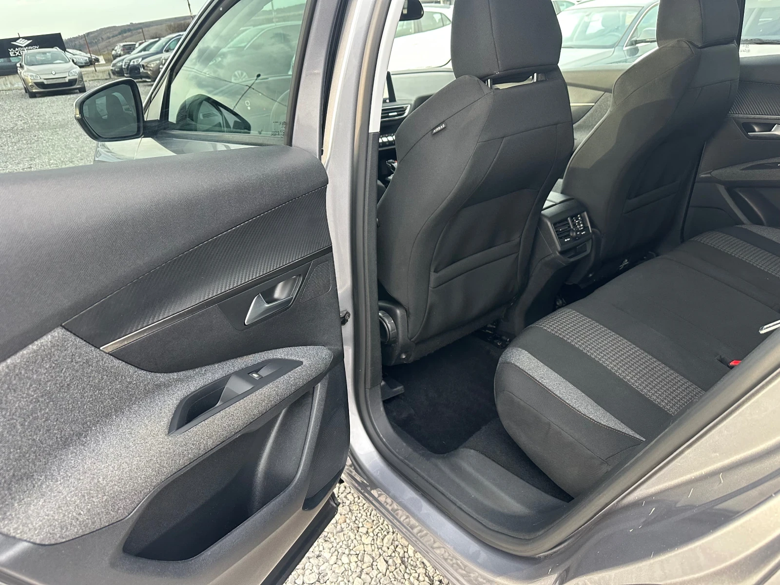 Peugeot 3008 02/2019G 1.5D 131HP AUTOMATIC* 176777km EVRO6 , снимка 10 - Автомобили и джипове - 53964640