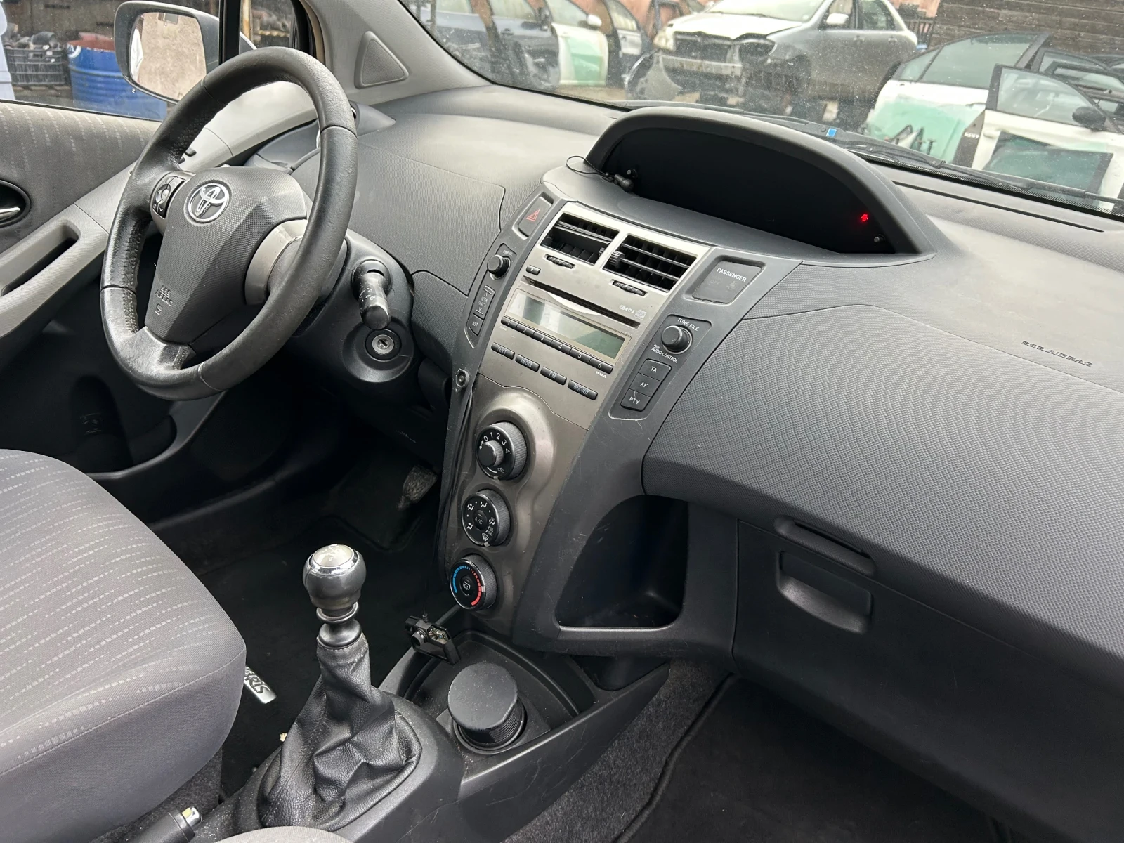 Toyota Yaris 1.4 d4d НА ЧАСТИ, снимка 10 - Автомобили и джипове - 54092859