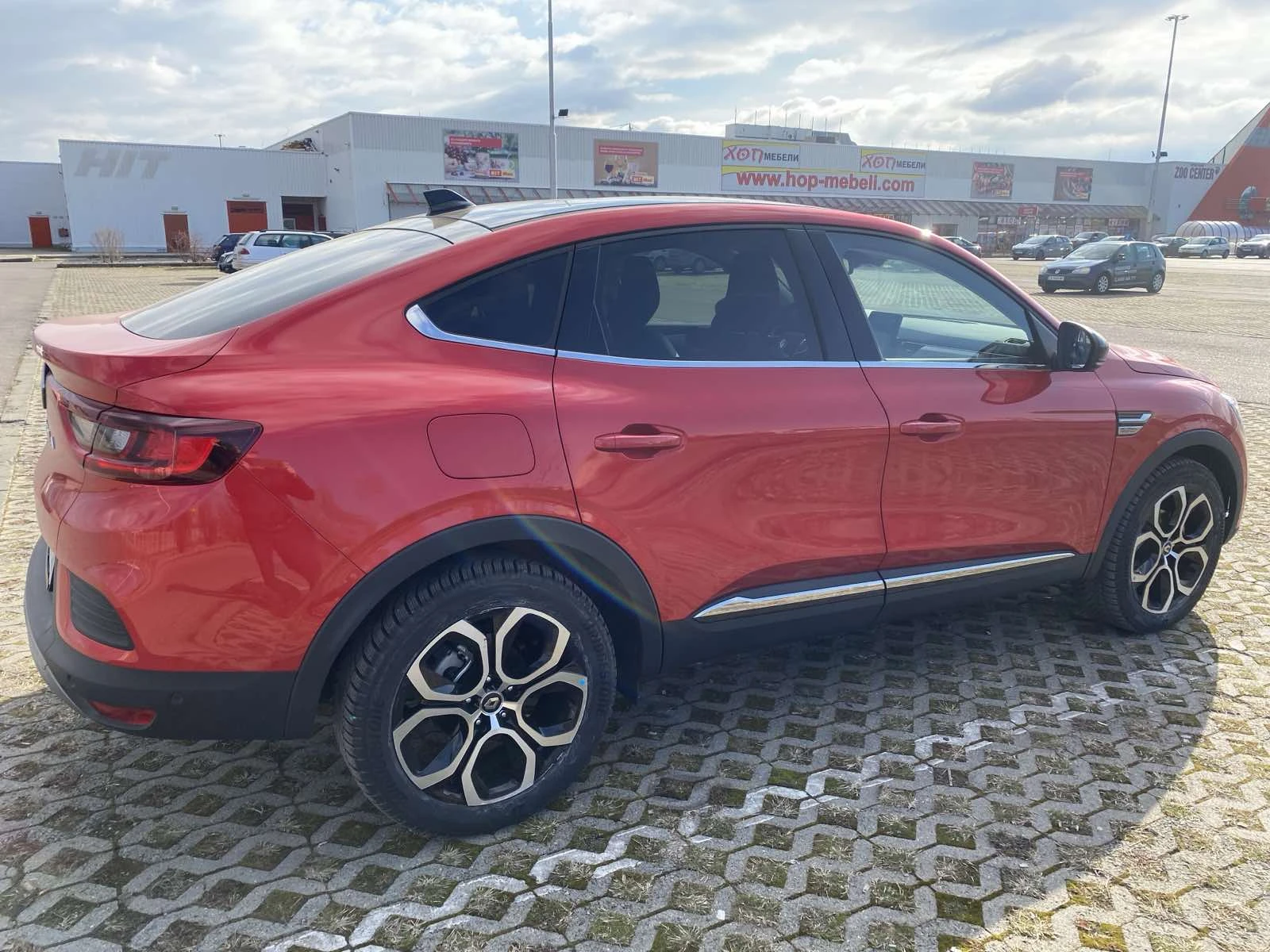 Renault Arkana, снимка 6 - Автомобили и джипове - 54642100