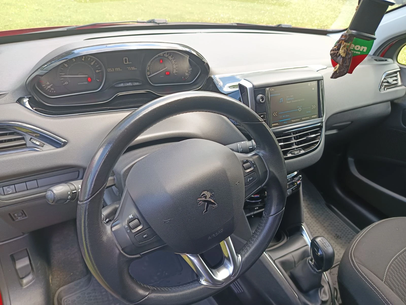 Peugeot 208, снимка 9 - Автомобили и джипове - 54893443