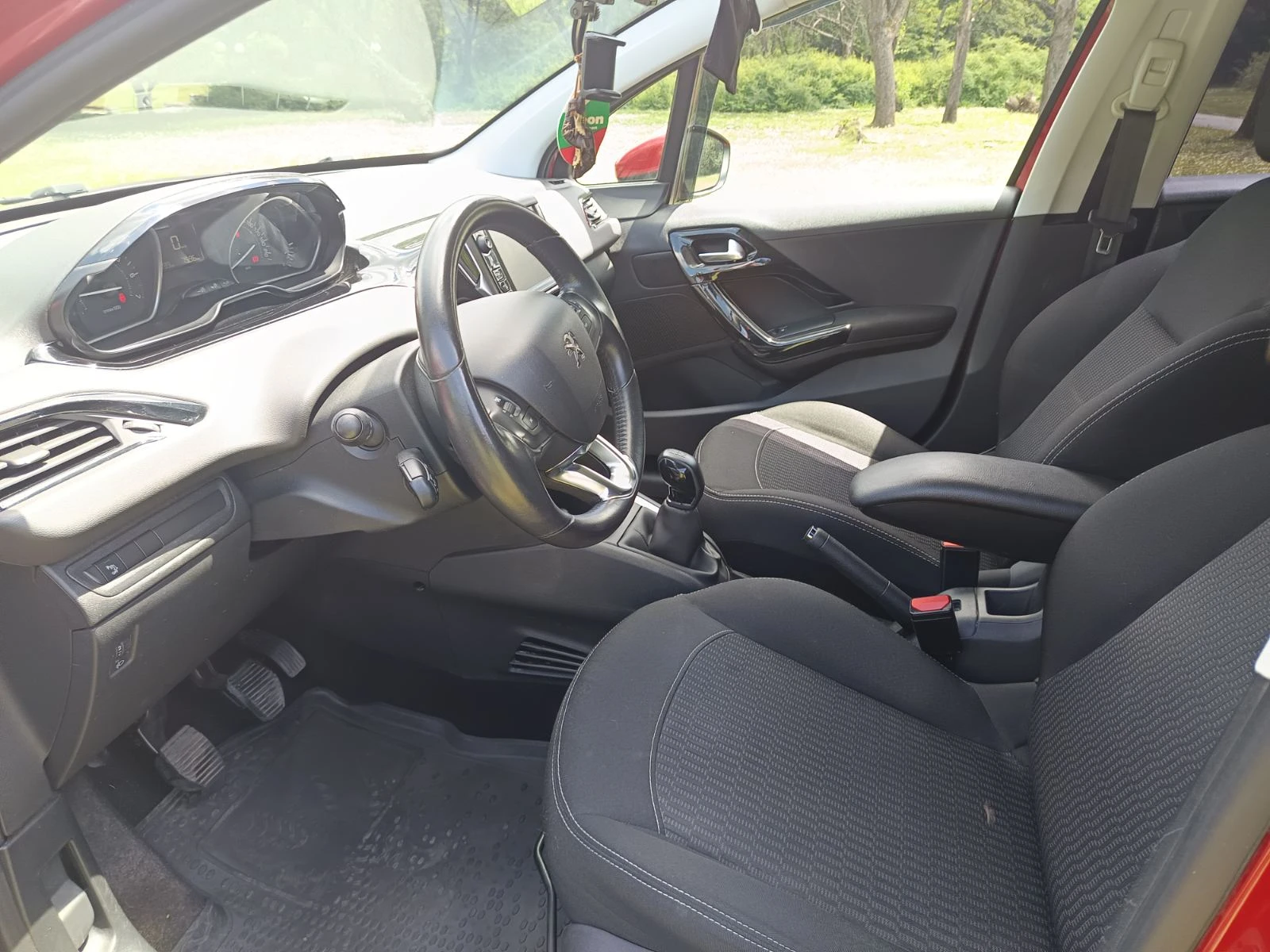 Peugeot 208, снимка 10 - Автомобили и джипове - 54893443