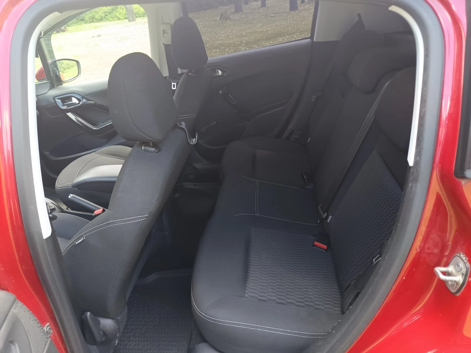 Peugeot 208, снимка 11 - Автомобили и джипове - 54893443
