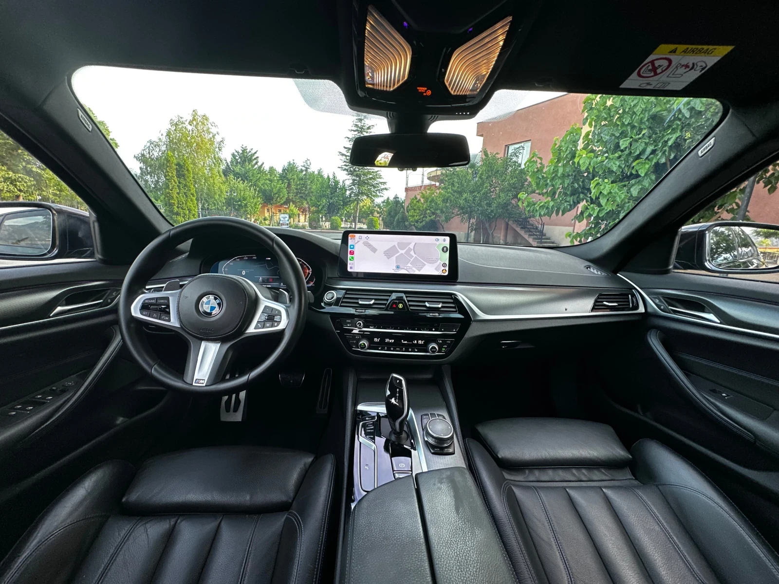 BMW 520 * M-PERFORMANCE* FULL LED* HUD* CARPLAY, снимка 6 - Автомобили и джипове - 55220853