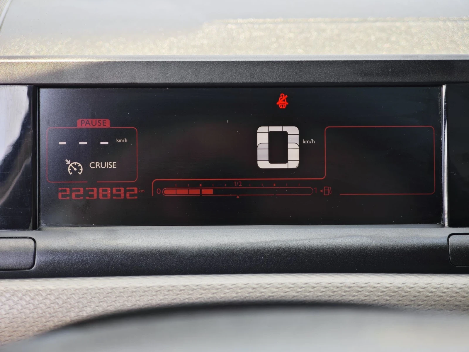 Citroen C4 Cactus SHINE 1.6 BlueHDI ИЗКЛЮЧИТЕЛНО ЗАПАЗЕН , снимка 15 - Автомобили и джипове - 55638806