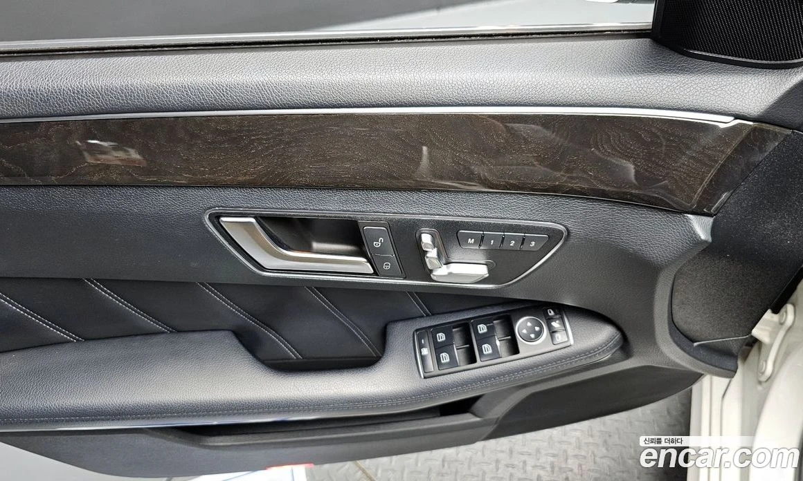 Mercedes-Benz E 300 E300 4MATIC Avantgarde, снимка 17 - Автомобили и джипове - 55685038