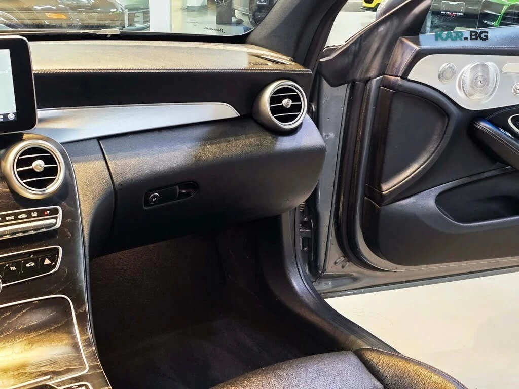 Mercedes-Benz C 300 4MATIC* BURMESTER* ПОДГРЕВ* КАМЕРА* SUNROOF* , снимка 13 - Автомобили и джипове - 55707097