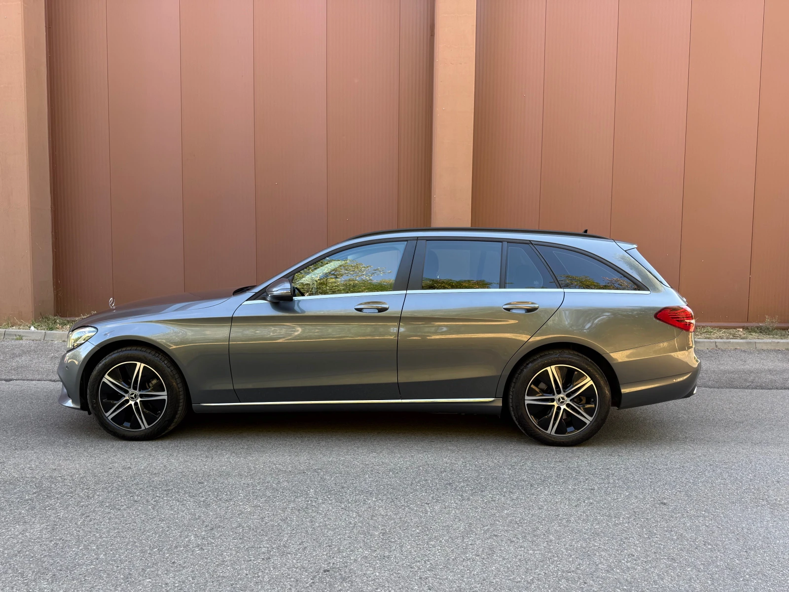 Mercedes-Benz C 200 160 к.с.| Automatic| 360 Camera| CarPlay| ГАРАНЦИЯ, снимка 2 - Автомобили и джипове - 55730001