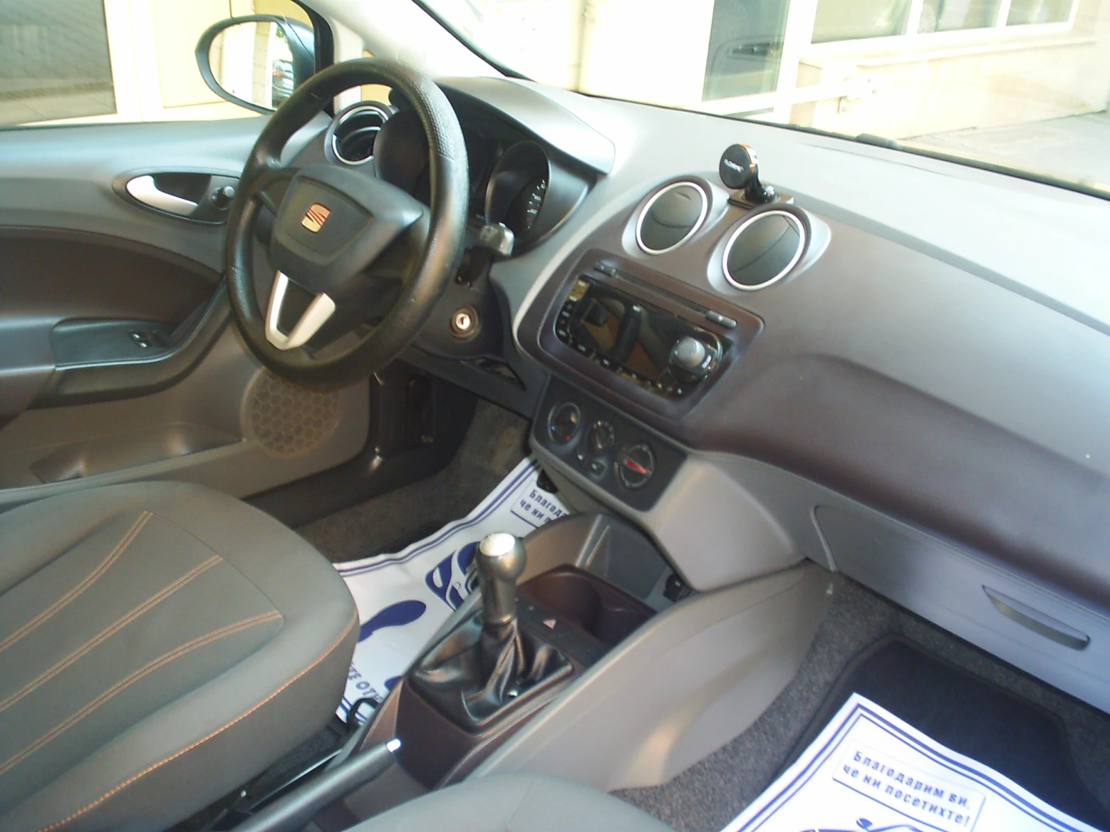 Seat Ibiza 1.2 12V Comfort, снимка 11 - Автомобили и джипове - 55778307
