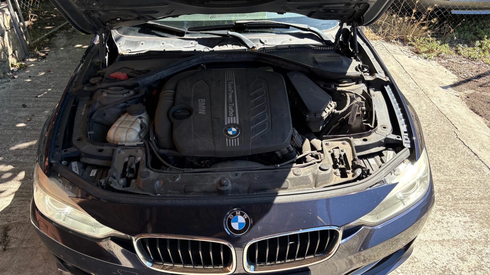 BMW 330 d xDrive Sport F30, снимка 6 - Автомобили и джипове - 56242257