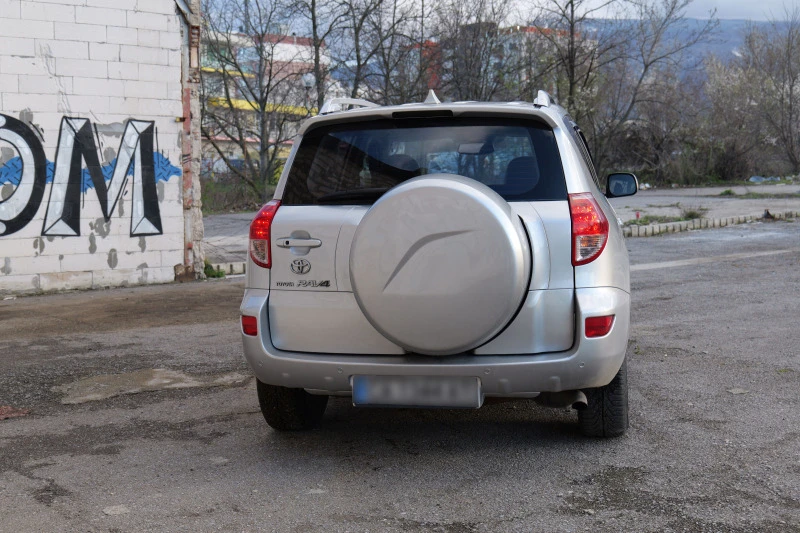 Toyota Rav4 2, 2 D4D, 136 к.с., 4x4, снимка 8 - Автомобили и джипове - 47233510