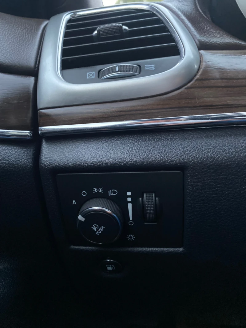 Jeep Grand cherokee 3.6 OVERLAND, снимка 15 - Автомобили и джипове - 52112235