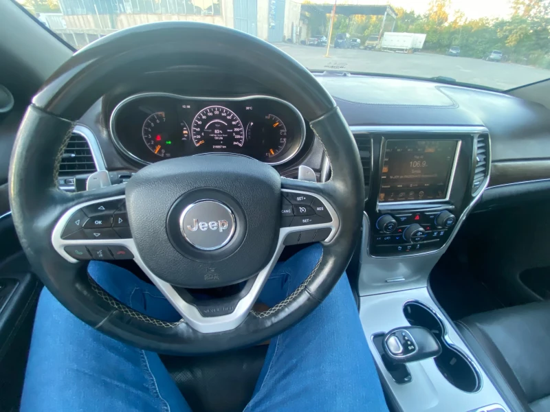 Jeep Grand cherokee 3.6 OVERLAND, снимка 12 - Автомобили и джипове - 52112235
