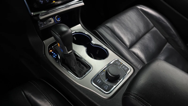 Jeep Grand cherokee 3.6 OVERLAND autogeorge.com, снимка 9 - Автомобили и джипове - 53084171