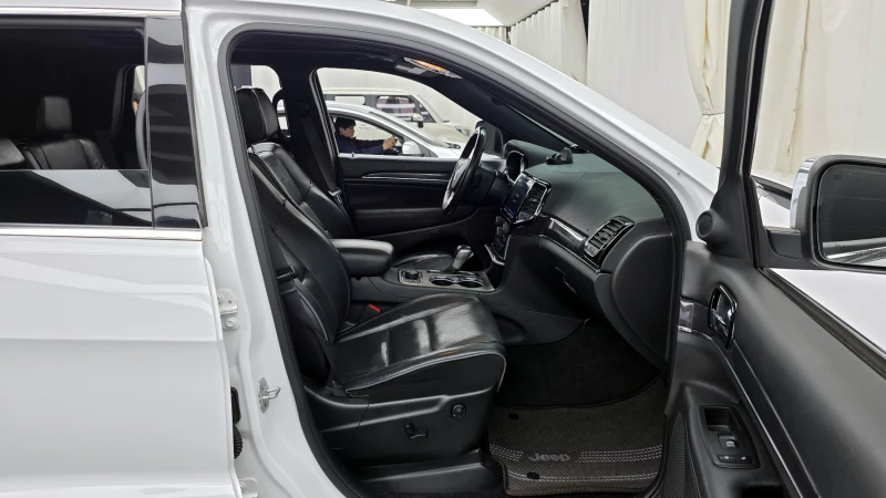 Jeep Grand cherokee 3.6 OVERLAND autogeorge.com, снимка 11 - Автомобили и джипове - 53084171