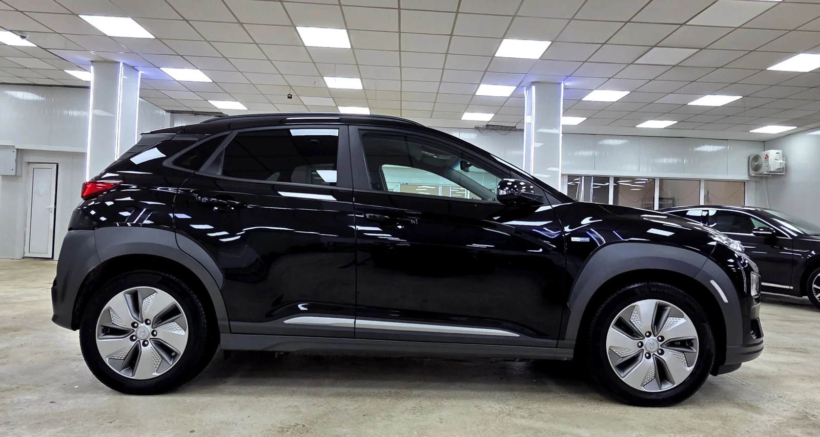 Hyundai Kona 64KWh/2021/Premium/Blue Link - изображение 2