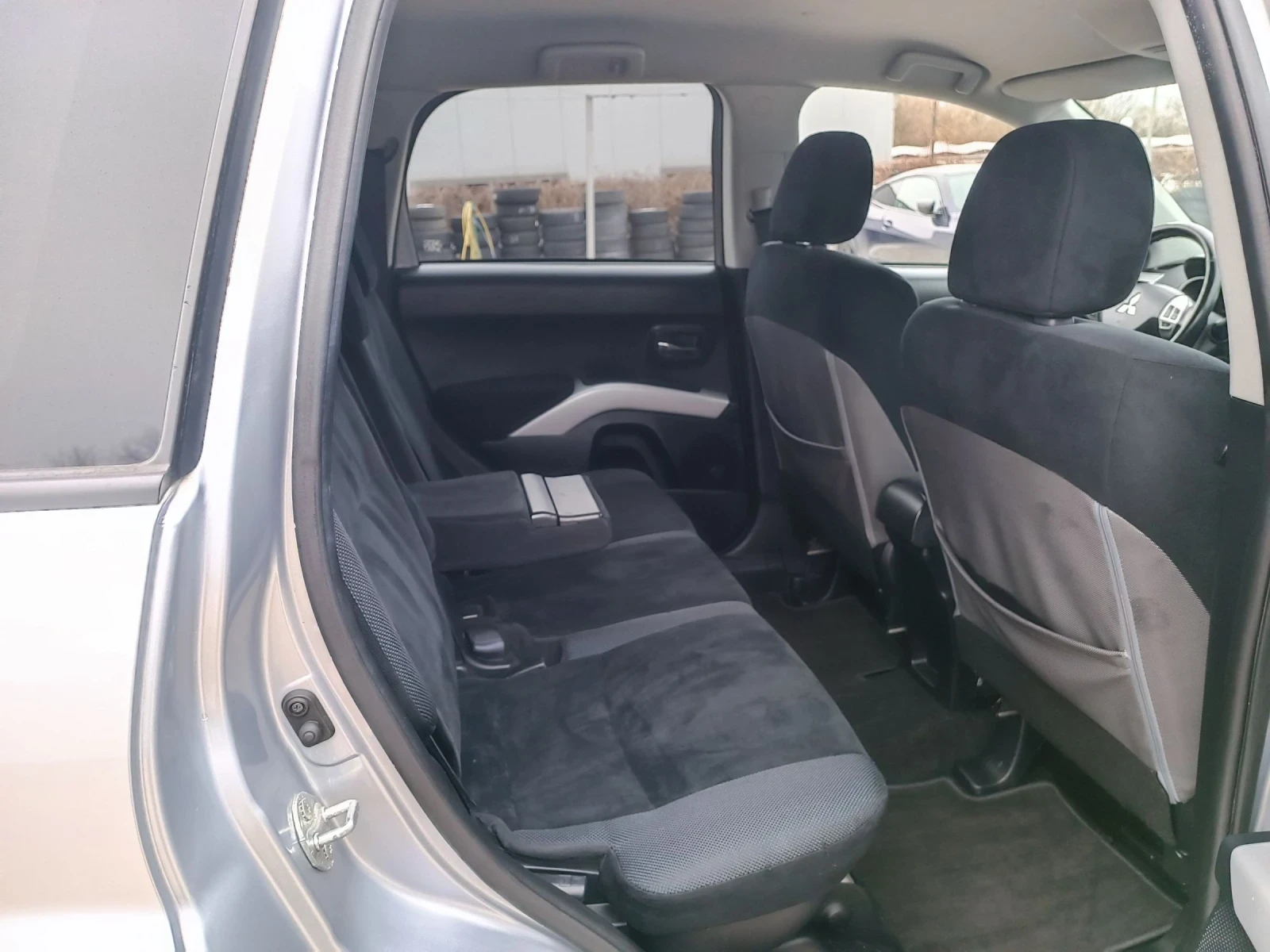 Mitsubishi Outlander 2.4i-170кс-ШВЕЙЦАРИЯ-РЪЧКА-4Х4-KEYLESS - изображение 10