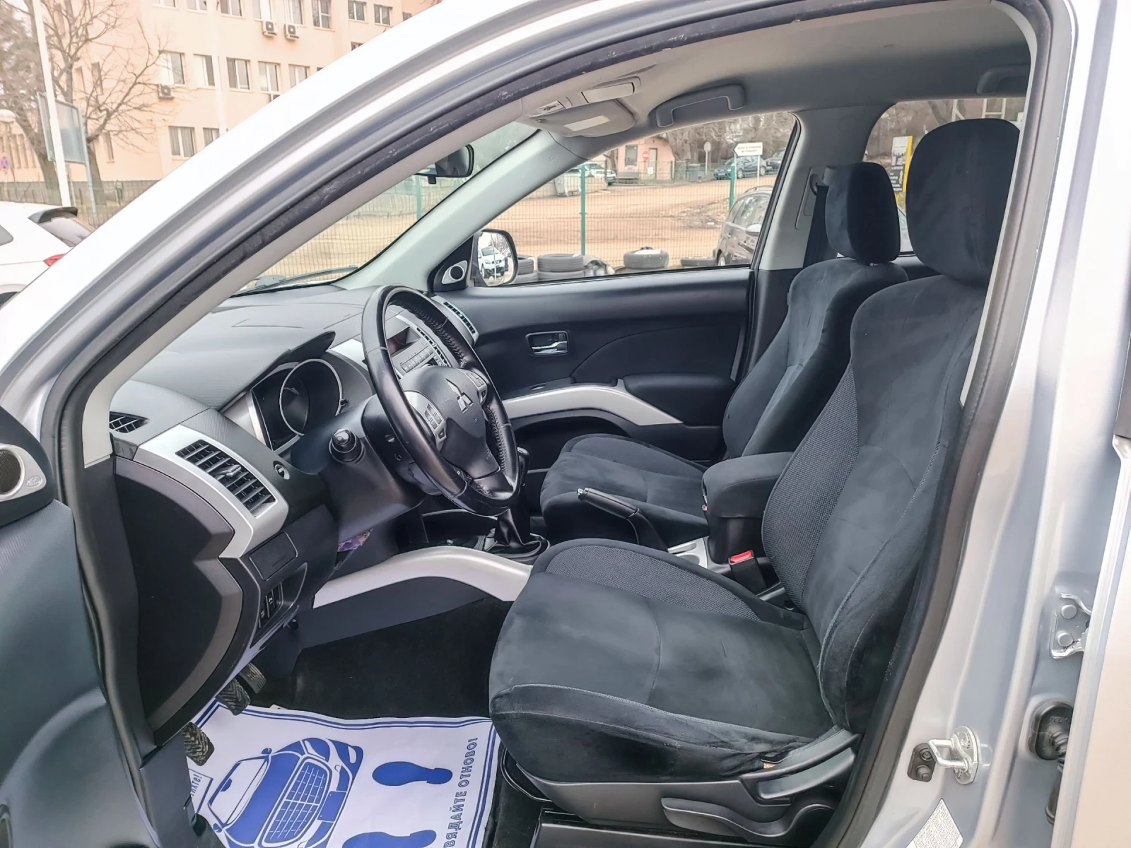Mitsubishi Outlander 2.4i-170кс-ШВЕЙЦАРИЯ-РЪЧКА-4Х4-KEYLESS - изображение 8