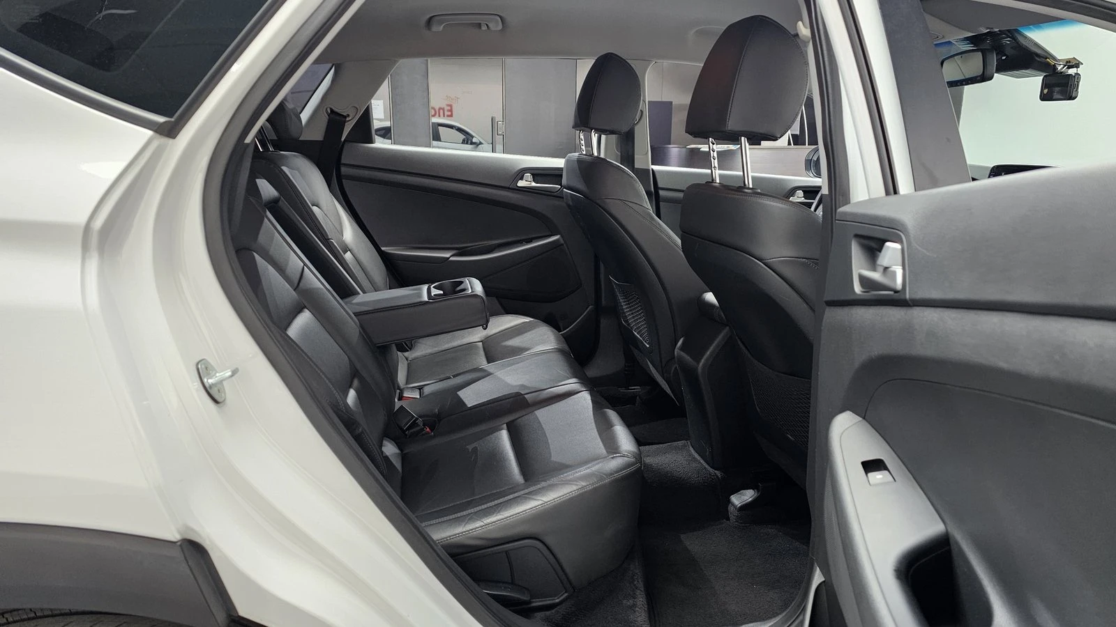 Hyundai Tucson 2.0* KEYLESS* КРАЙНА ЦЕНА, снимка 11 - Автомобили и джипове - 55318864
