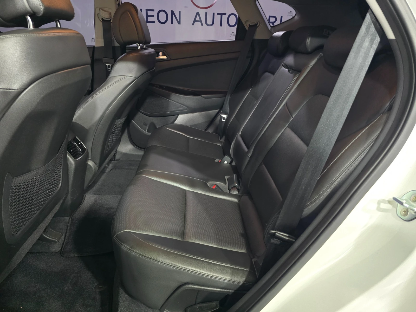 Hyundai Tucson 2.0 Modern* ПОДГРЕВ ВОЛАН* КРАЙНА ЦЕНА, снимка 13 - Автомобили и джипове - 55318864