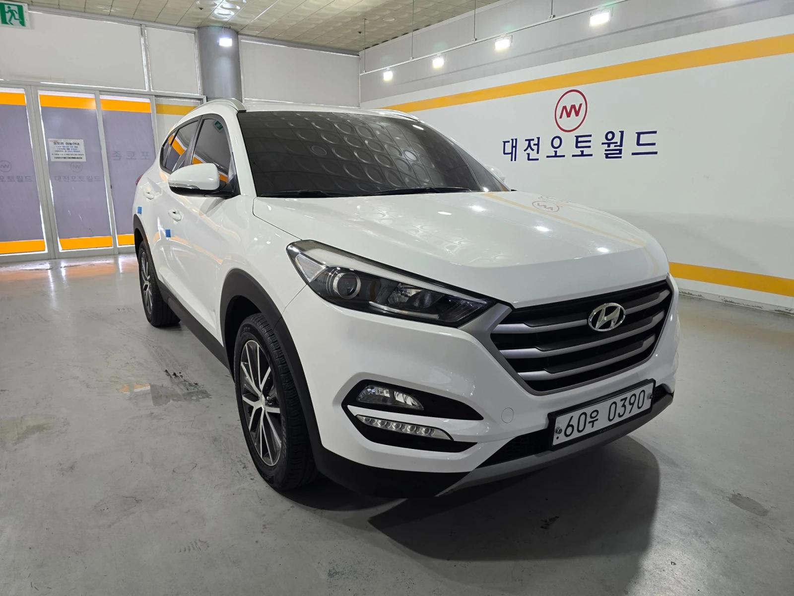 Hyundai Tucson 2.0 Modern* ПОДГРЕВ ВОЛАН* КРАЙНА ЦЕНА, снимка 3 - Автомобили и джипове - 55318864