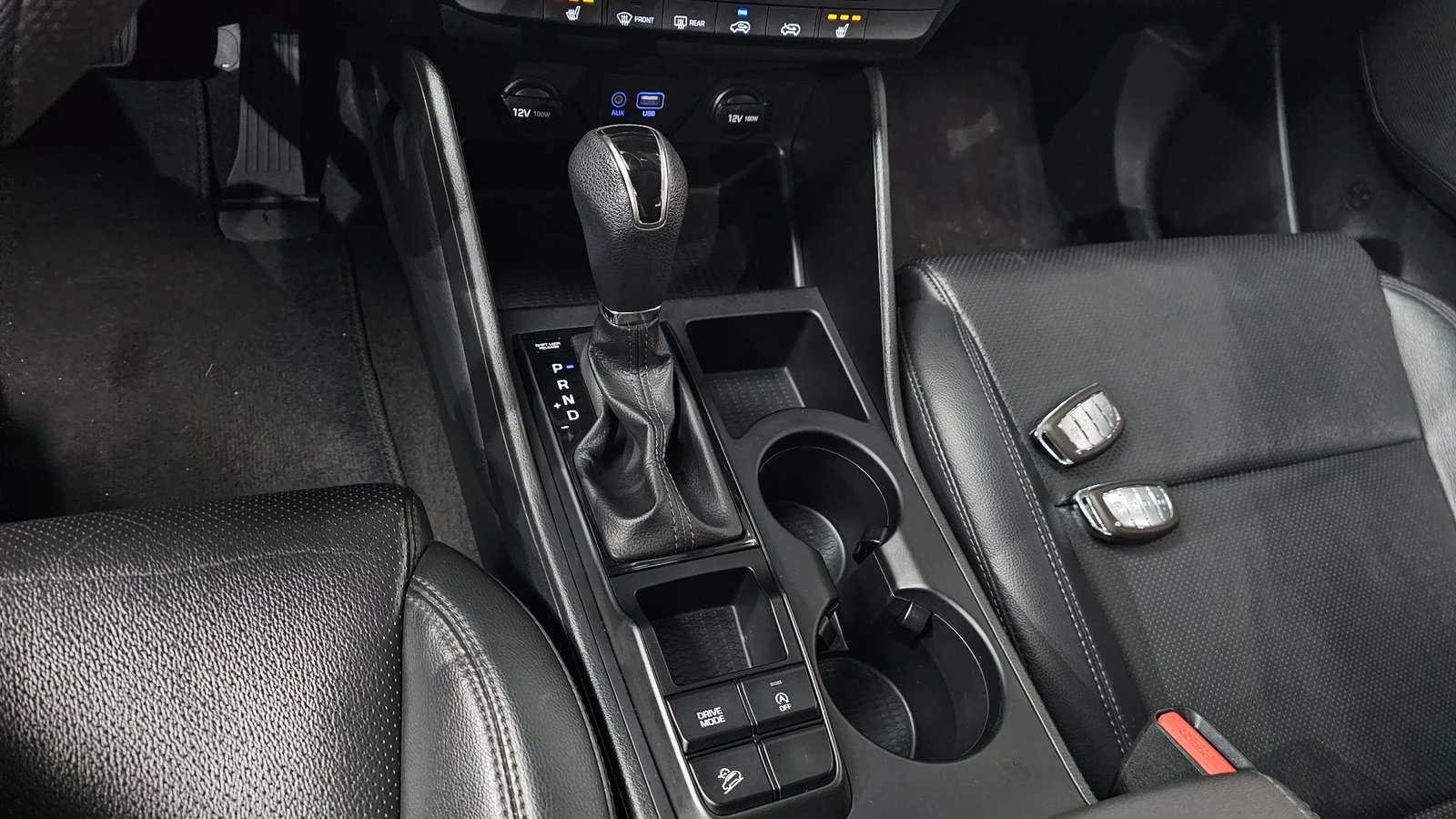 Hyundai Tucson 2.0* KEYLESS* КРАЙНА ЦЕНА, снимка 9 - Автомобили и джипове - 55318864