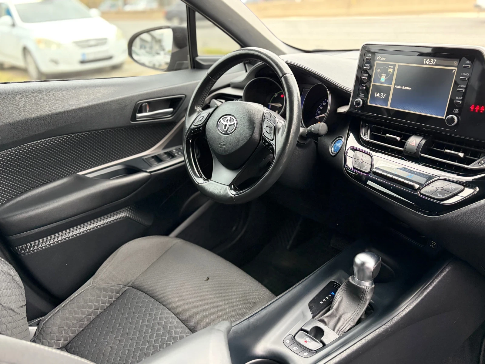 Toyota C-HR, снимка 10 - Автомобили и джипове - 56678959