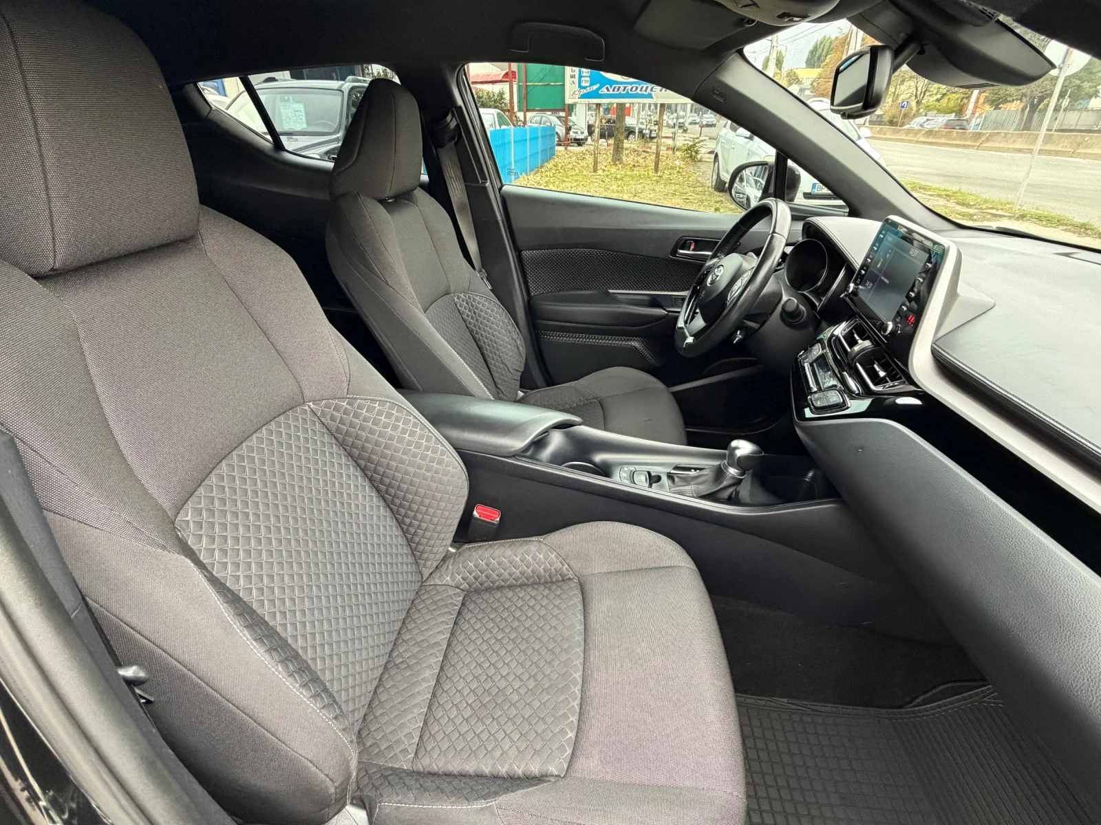 Toyota C-HR, снимка 13 - Автомобили и джипове - 56678959