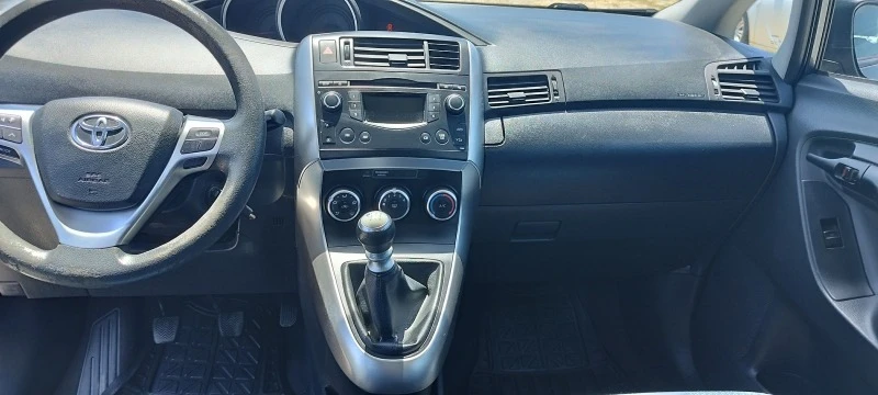 Toyota Verso 1.6i-132к.с 6+ 1м, снимка 12 - Автомобили и джипове - 46348516