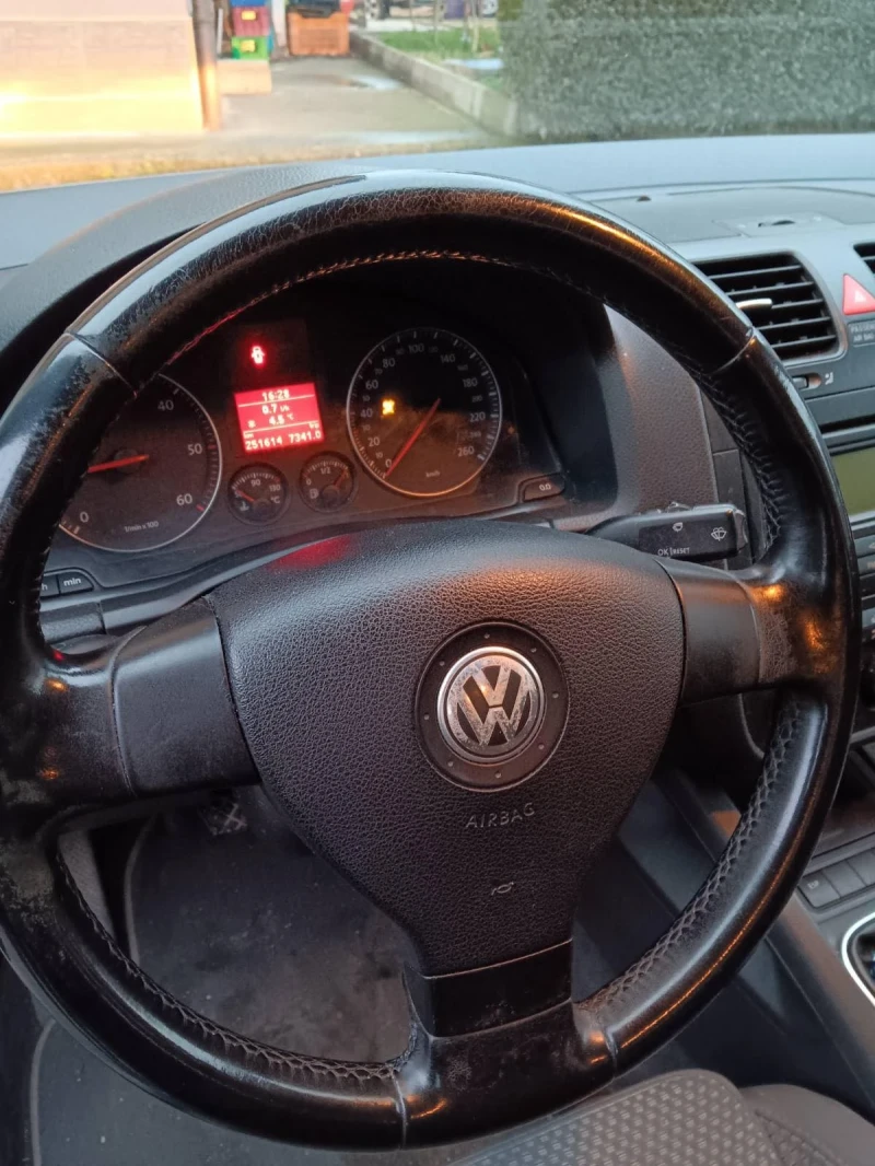 VW Jetta 1.9, снимка 5 - Автомобили и джипове - 48633344