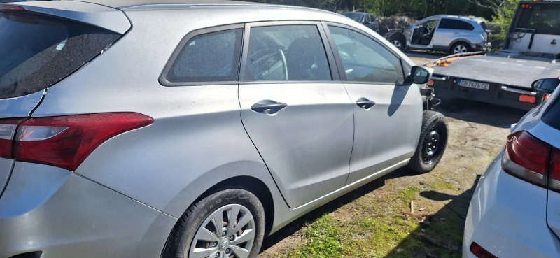 Hyundai I30 1.6 crdi , НА ЧАСТИ , снимка 2 - Автомобили и джипове - 49858279