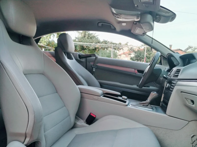 Mercedes-Benz E 250 Купе, снимка 4 - Автомобили и джипове - 52156152