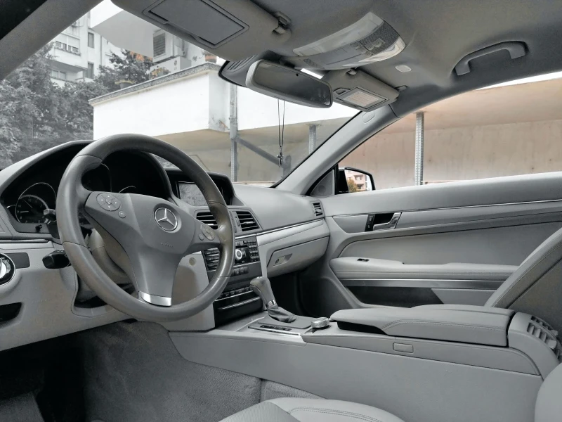 Mercedes-Benz E 250 Купе, снимка 2 - Автомобили и джипове - 52156152