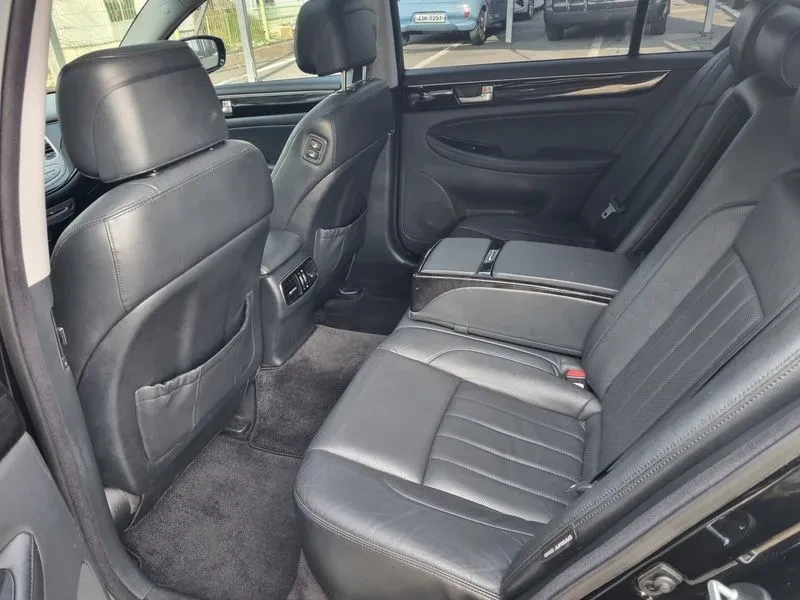 Hyundai Genesis 3.3, снимка 11 - Автомобили и джипове - 54618104