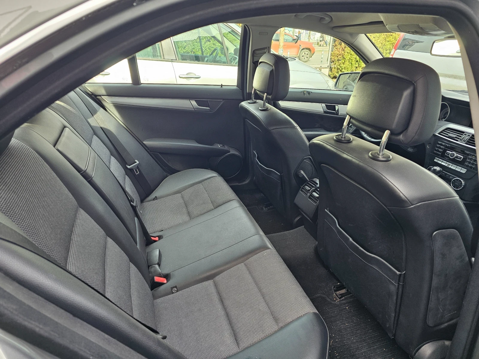 Mercedes-Benz C 220 AMG, снимка 11 - Автомобили и джипове - 53821231