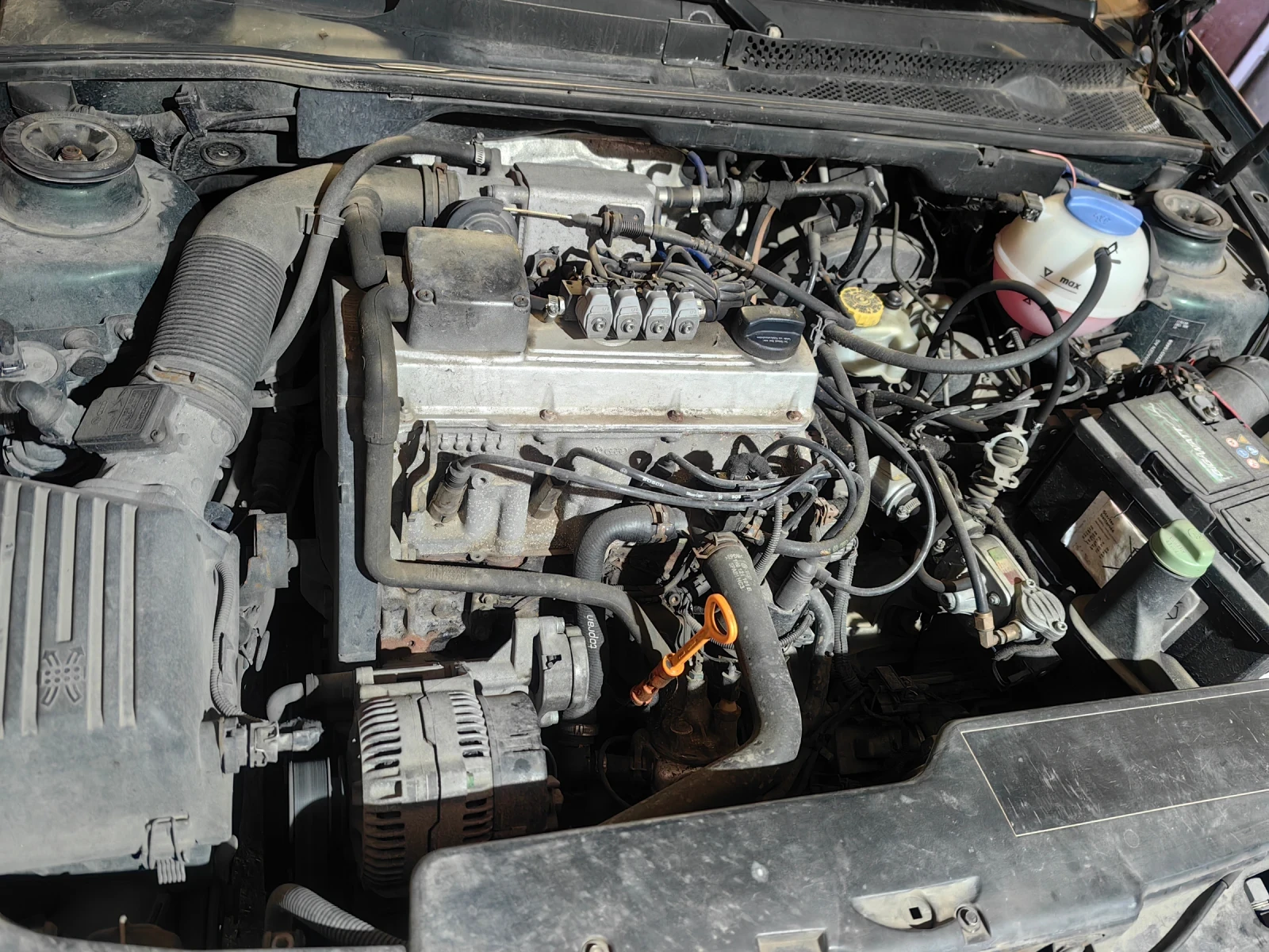 VW Golf 2.0i Karmann , снимка 9 - Автомобили и джипове - 54000200