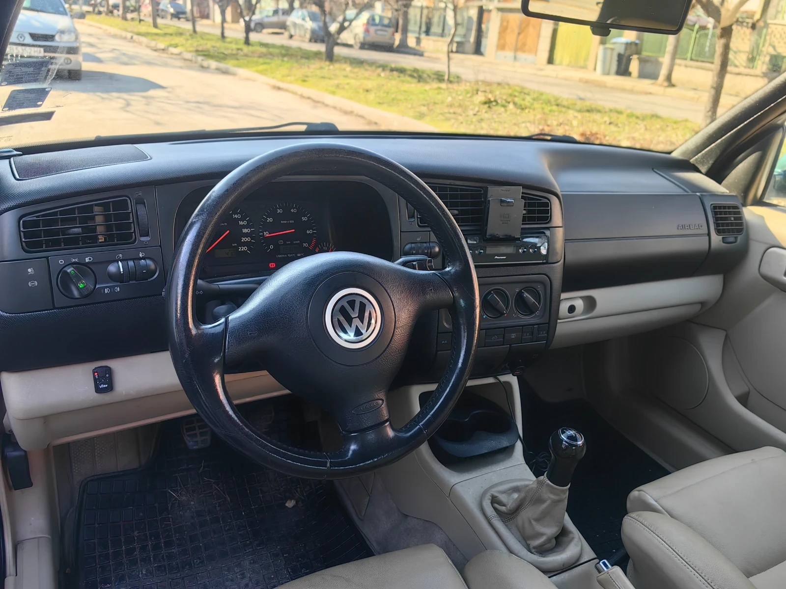 VW Golf 2.0i Karmann , снимка 5 - Автомобили и джипове - 54000200