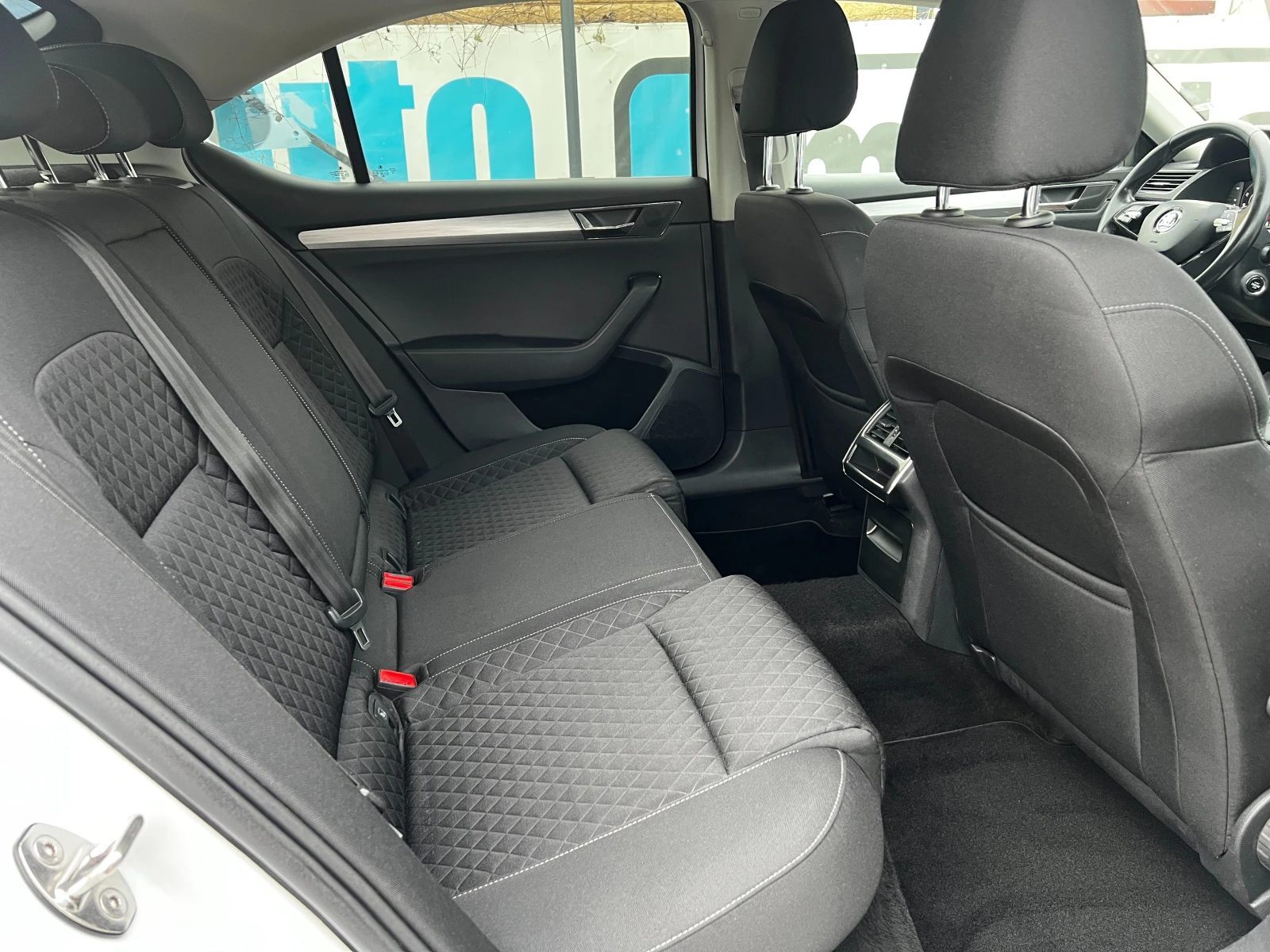 Skoda Superb 2.0TDI-150�.�./AUT/NAVI/CAR PLAY/������/������ | Mobile.bg � ����������� 14