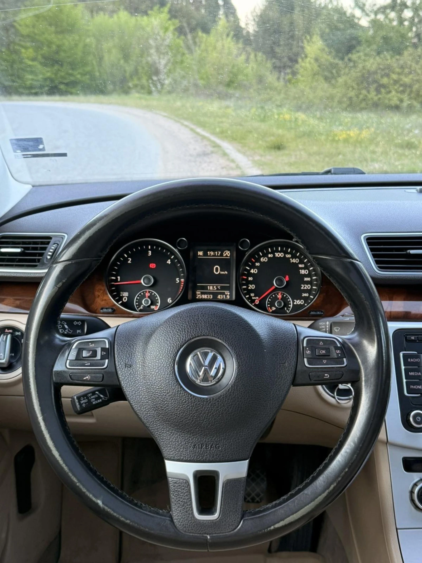 VW Passat 1.6TDi HiGHLiNE, снимка 16 - Автомобили и джипове - 54371102