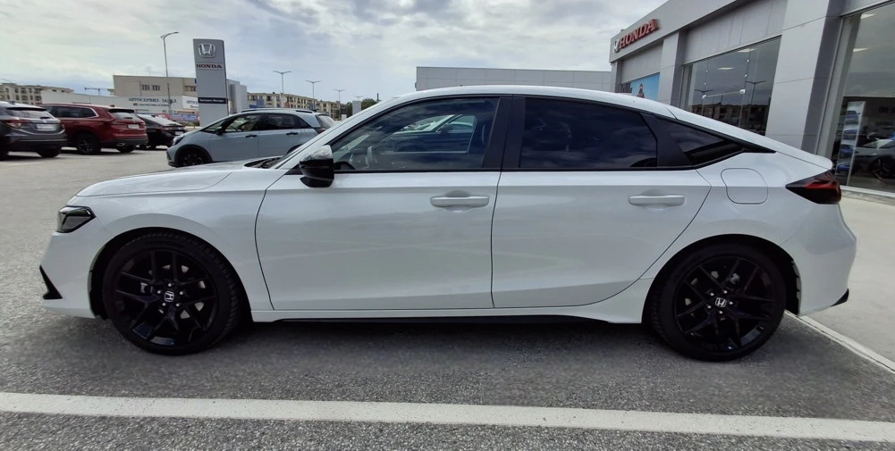 Honda Civic 2.0 i-MMD Hybrid Sport, снимка 9 - Автомобили и джипове - 54548343