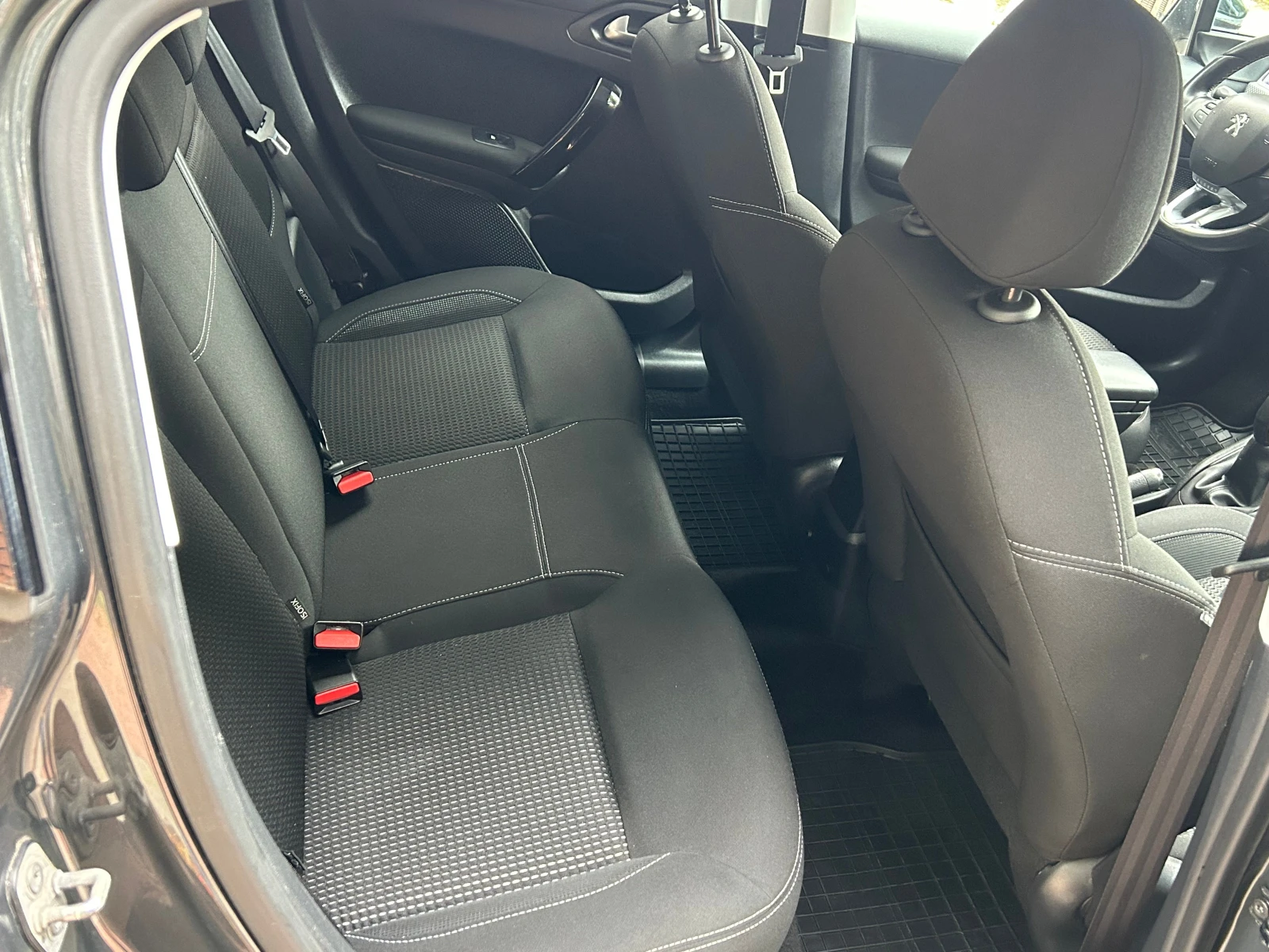 Peugeot 208 1, 6GT LINE BLUE HDI, снимка 10 - Автомобили и джипове - 54642211
